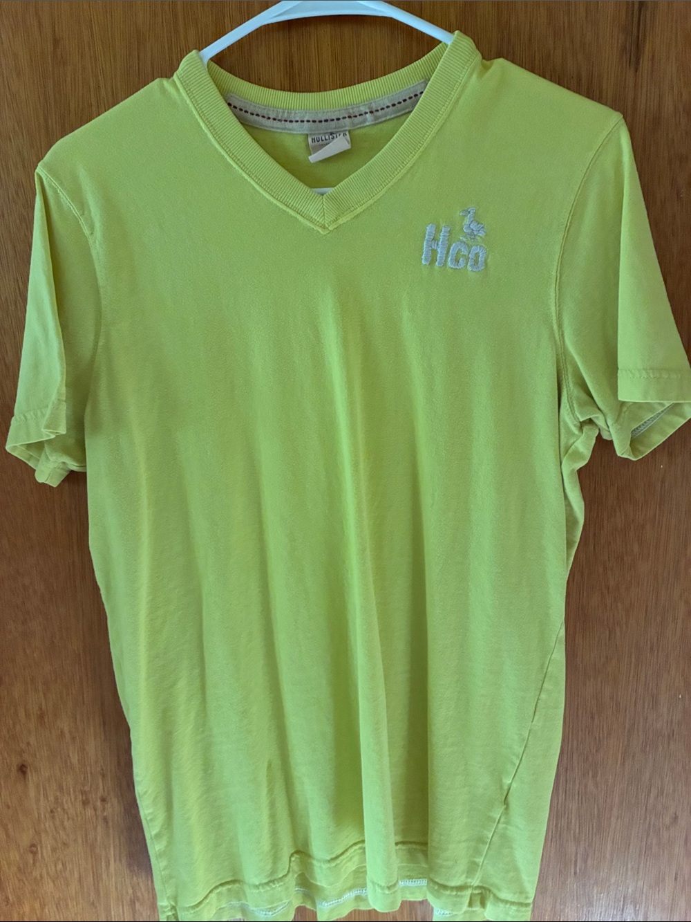 Hollister Men's V-Neck Short Sleeve Tee in Lime